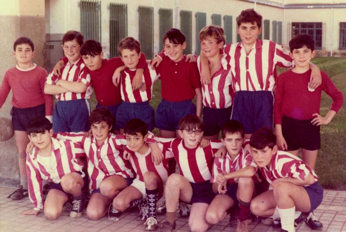 1971portacelifutbolanselmob.jpg (74470 bytes)